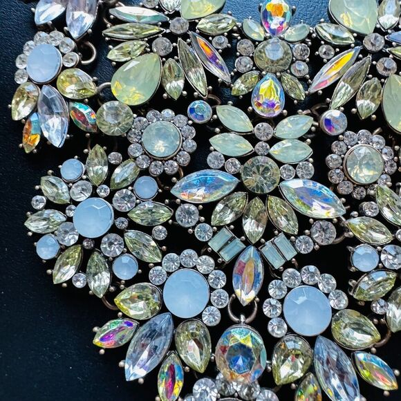 Bib Style Necklace Flower Iridescent Rhinestones Gold Plated Lobster Claw Clasps - Picture 5 of 12